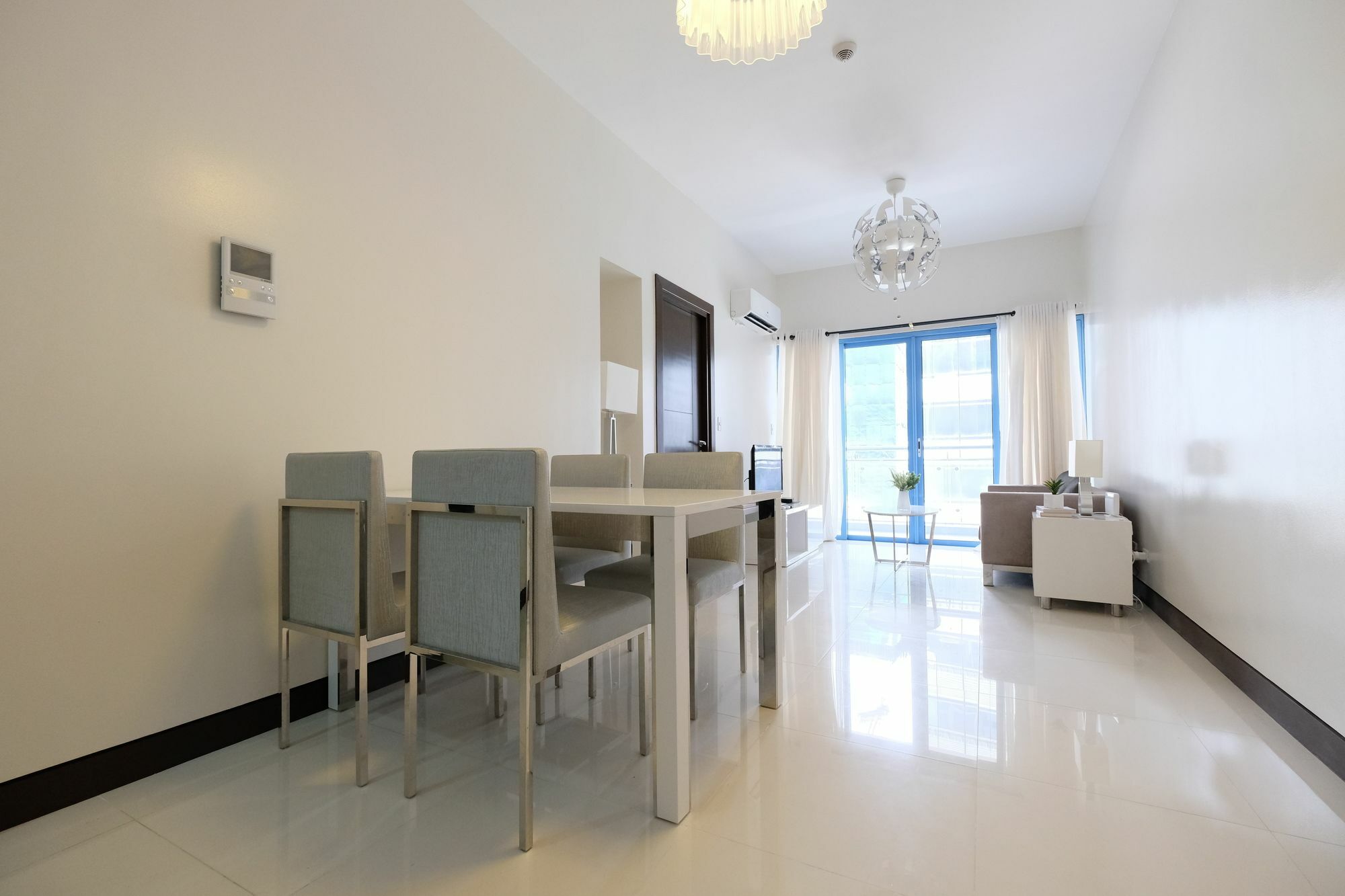 Csuites At Two Central Residences ماكاتي المظهر الخارجي الصورة