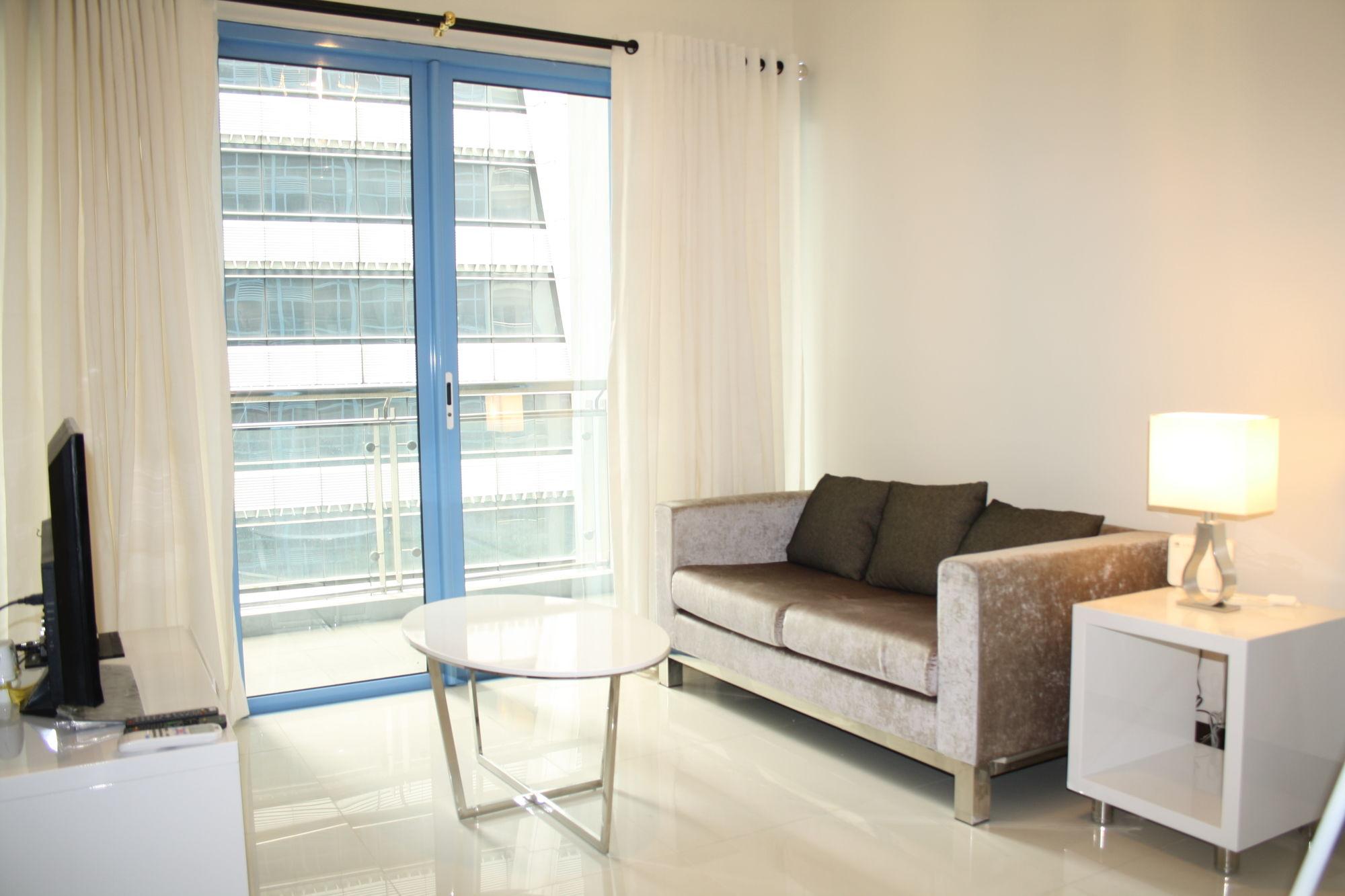 Csuites At Two Central Residences ماكاتي المظهر الخارجي الصورة