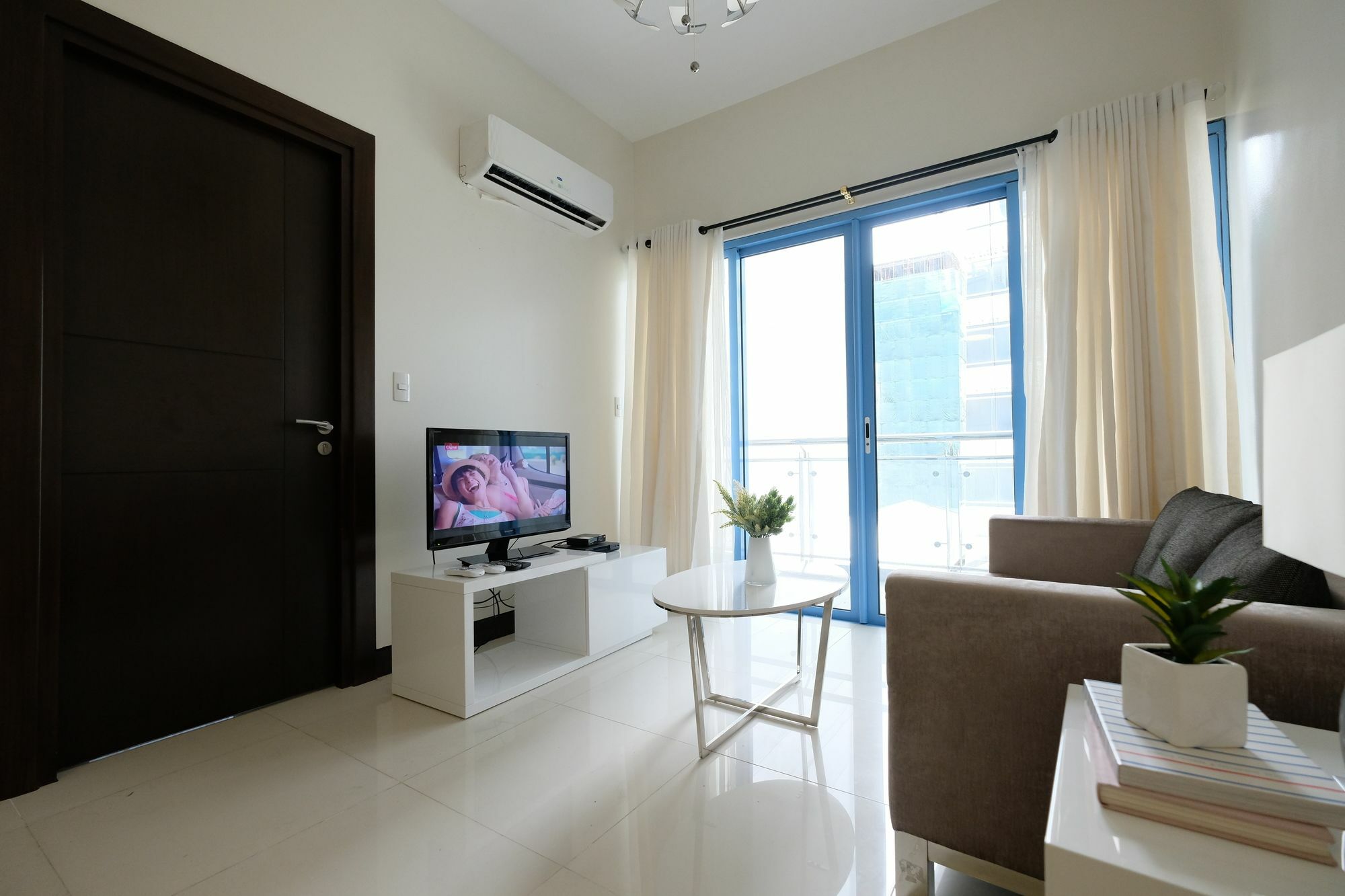 Csuites At Two Central Residences ماكاتي المظهر الخارجي الصورة