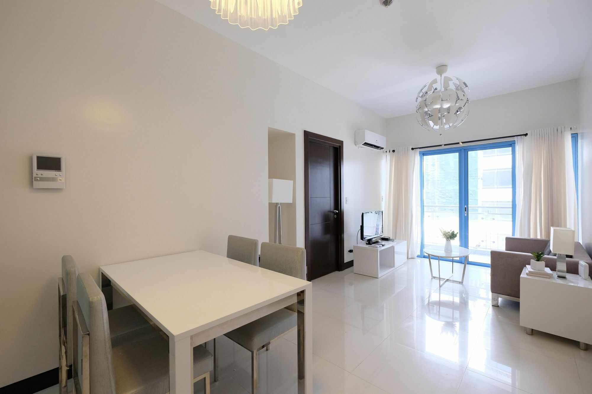 Csuites At Two Central Residences ماكاتي المظهر الخارجي الصورة