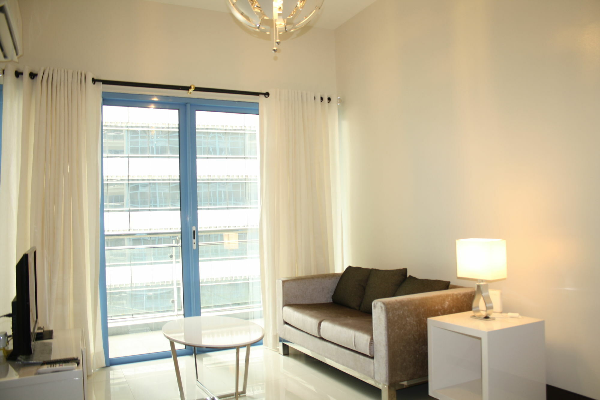 Csuites At Two Central Residences ماكاتي المظهر الخارجي الصورة
