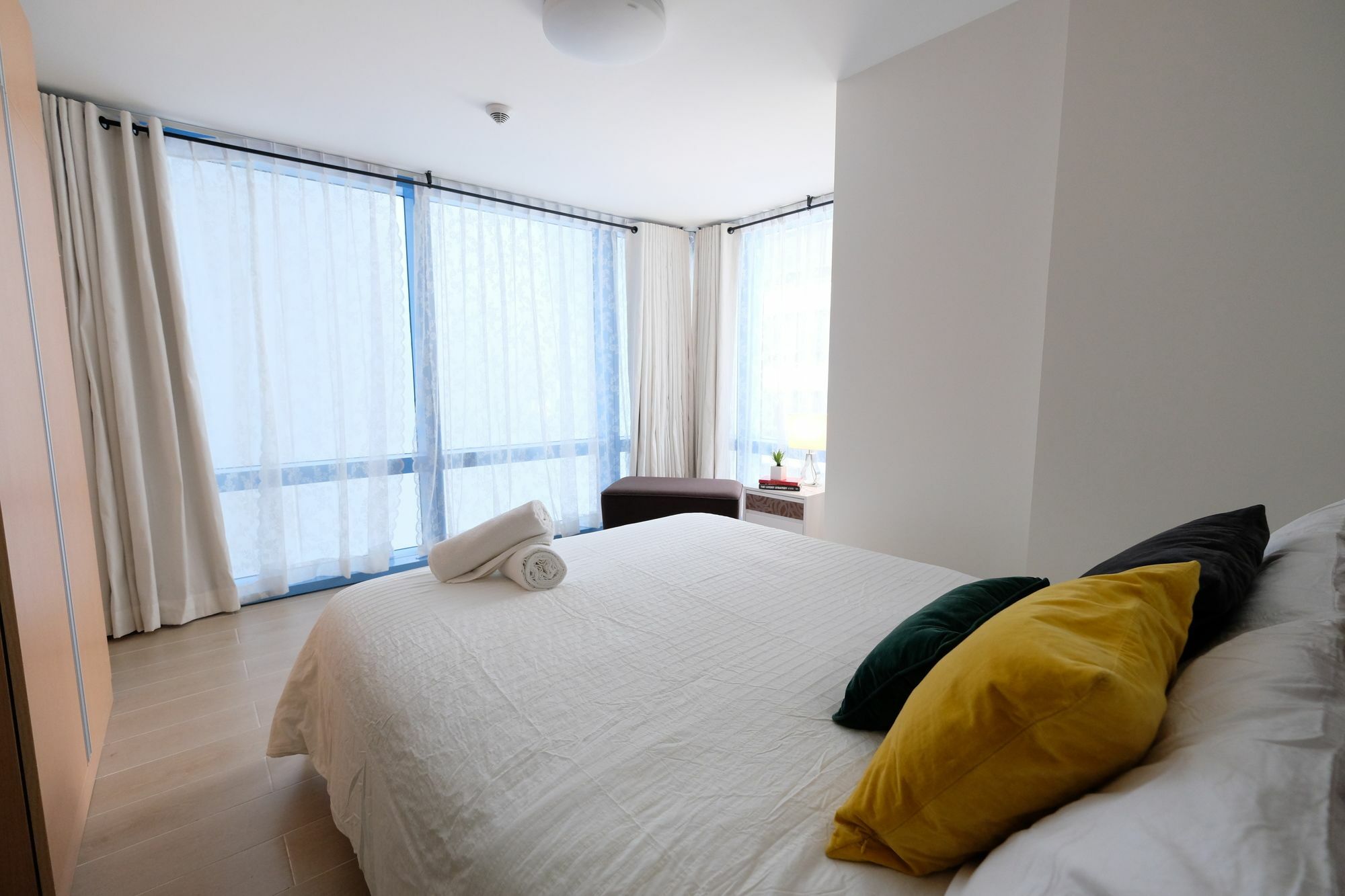 Csuites At Two Central Residences ماكاتي المظهر الخارجي الصورة