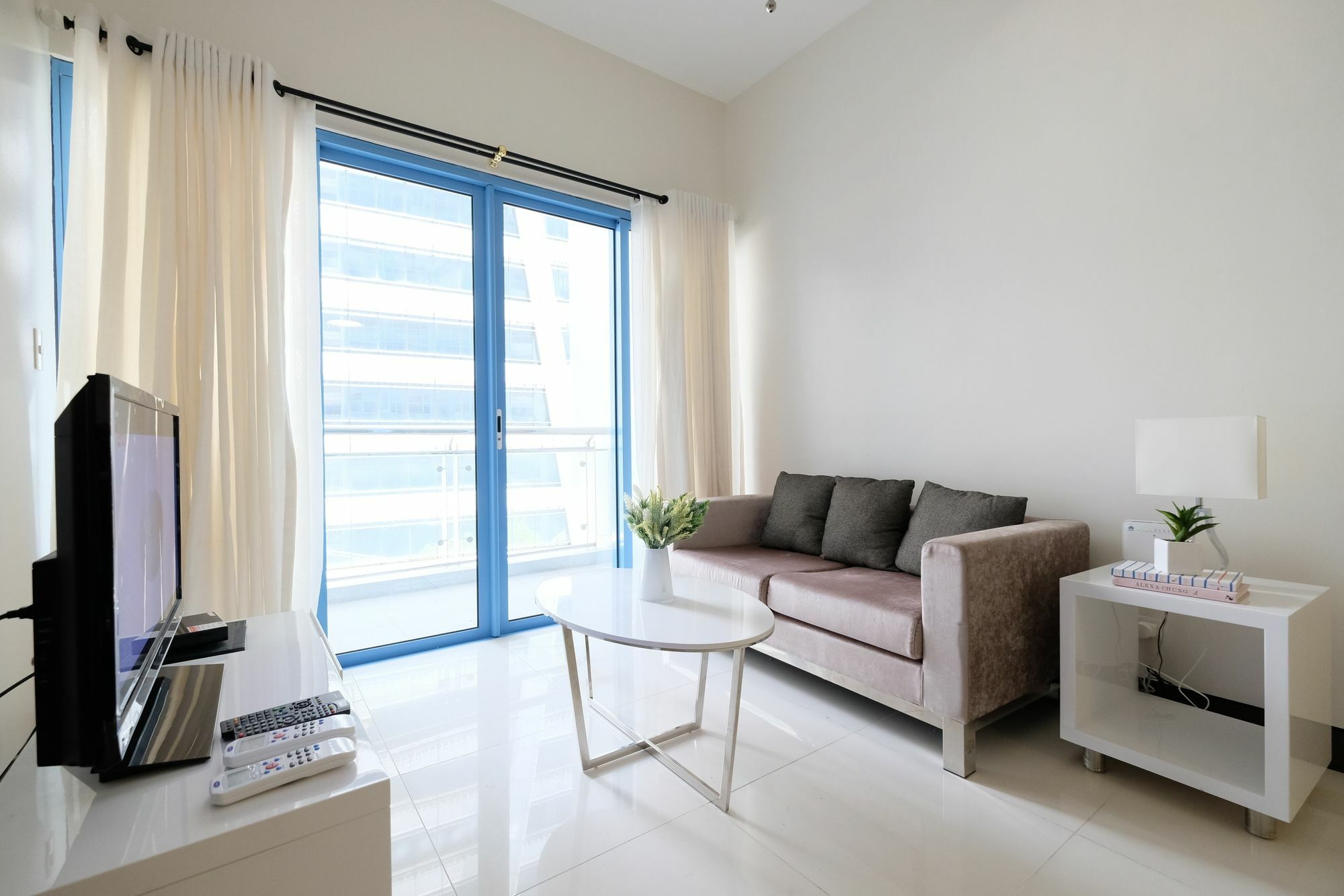 Csuites At Two Central Residences ماكاتي المظهر الخارجي الصورة