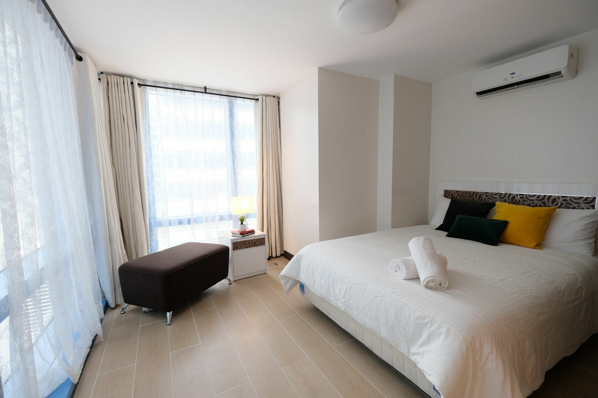 Csuites At Two Central Residences ماكاتي المظهر الخارجي الصورة