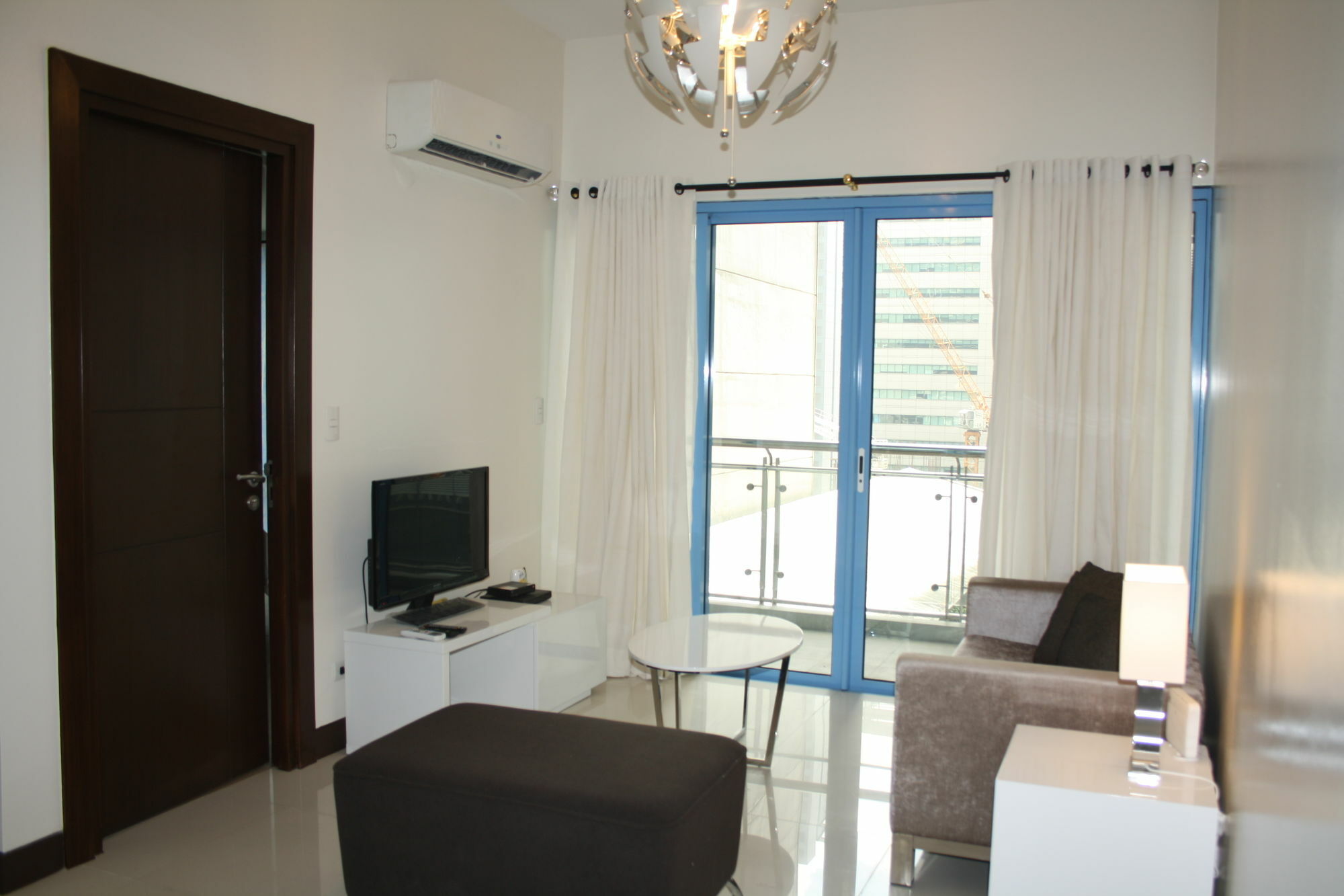 Csuites At Two Central Residences ماكاتي المظهر الخارجي الصورة