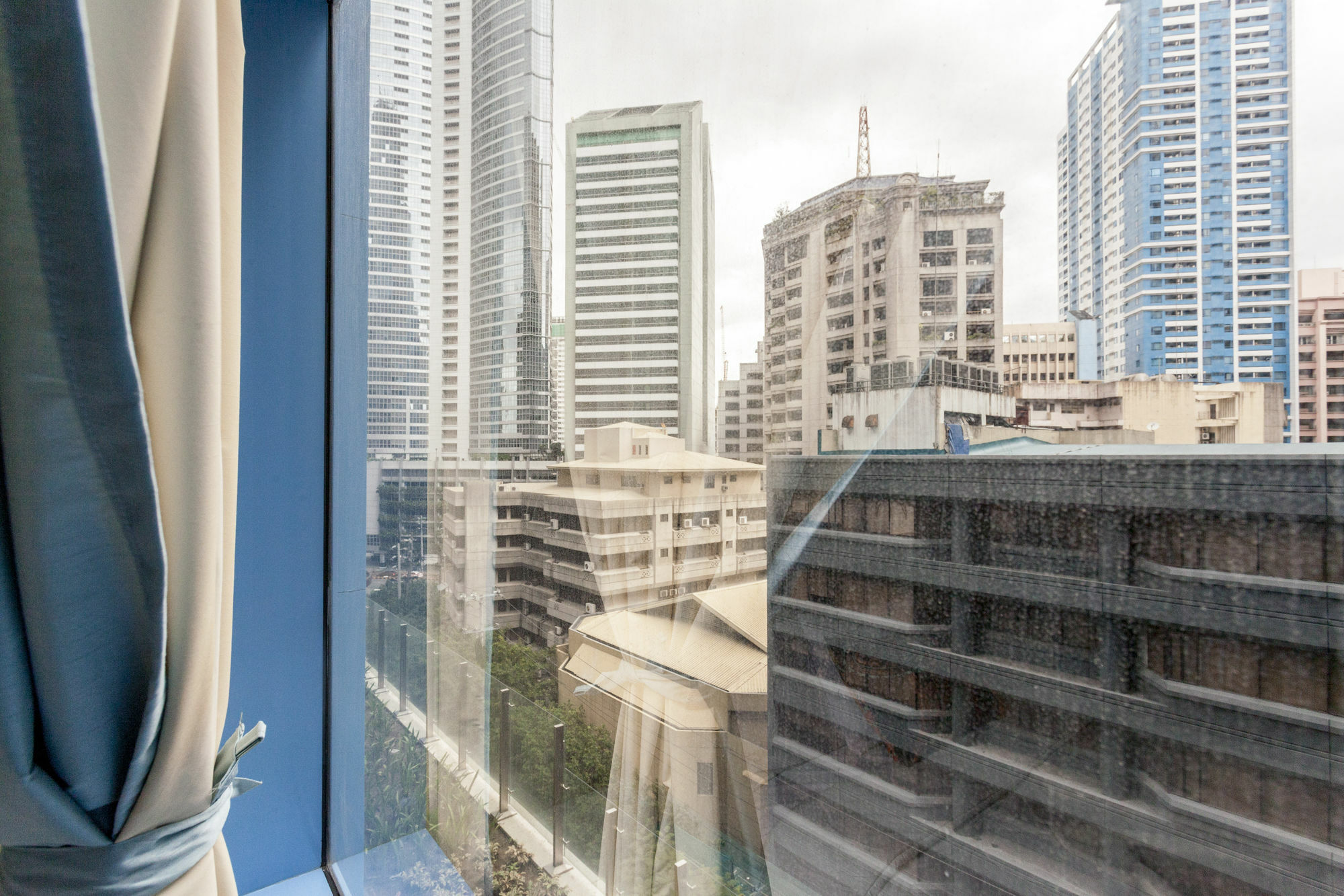 Csuites At Two Central Residences ماكاتي المظهر الخارجي الصورة