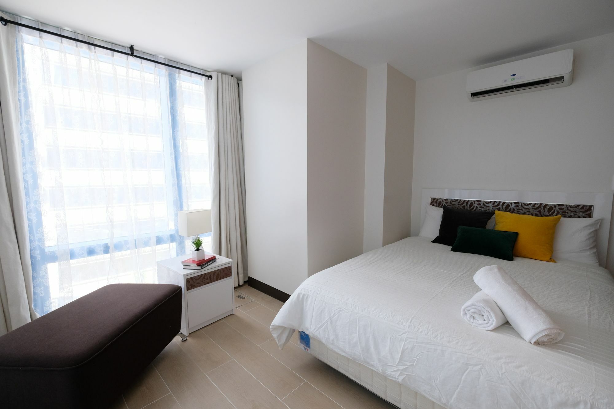Csuites At Two Central Residences ماكاتي المظهر الخارجي الصورة